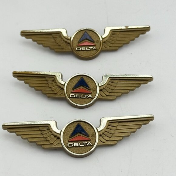 Vintage Delta Airlines Plastic Pin Junior Pilot Wings lot of 3 Made in USA - Picture 1 of 3